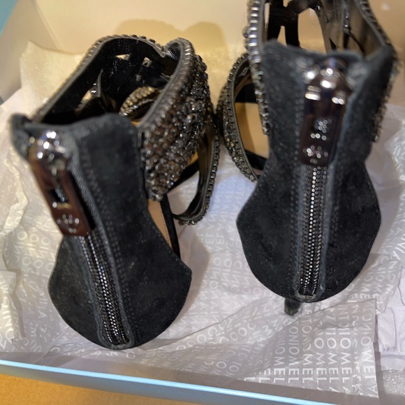 Black heels - Picture 5 of 9